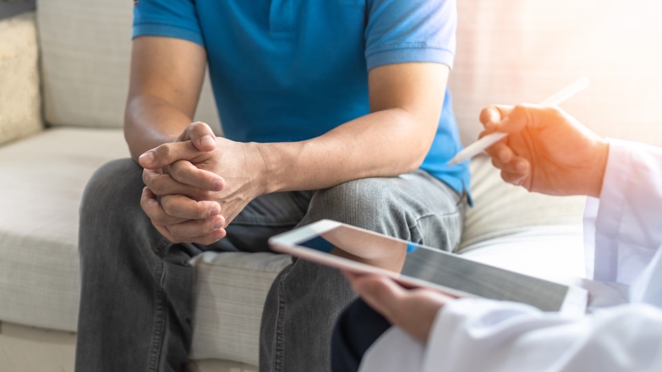 1:1 meeting between a doctor and patient.